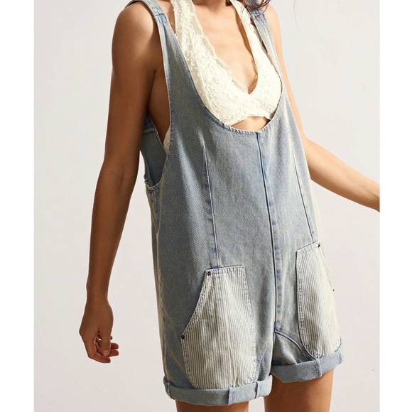 Light Wash Striped Pockets Backless Denim Jean Overalls Romper - Picture 5 of 6
